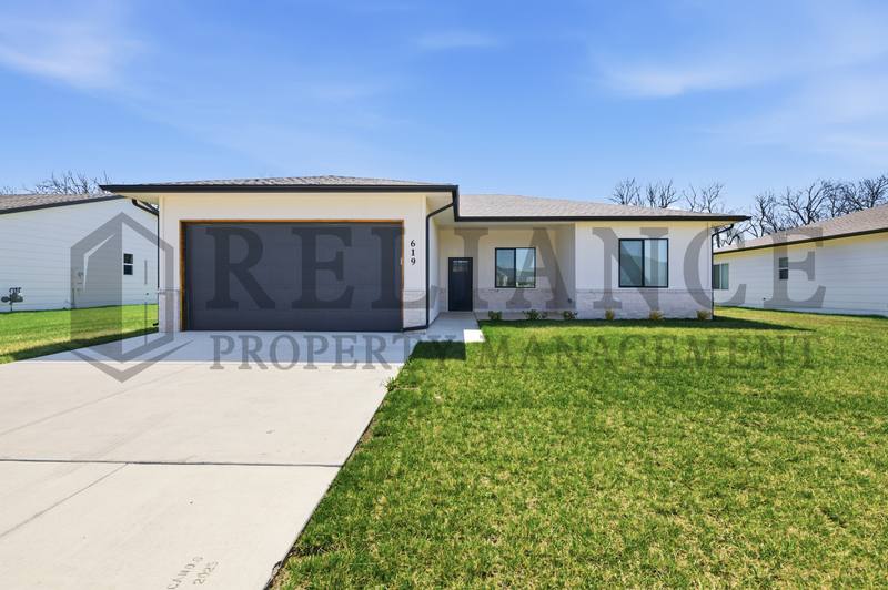 House for rent at 525 E Elmwood St, Valley Center, KS 67147