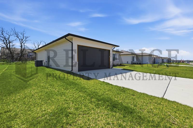House for rent at 525 E Elmwood St, Valley Center, KS 67147