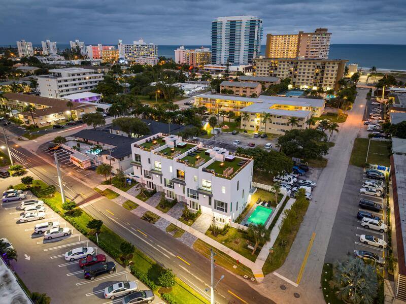 Townhouse for rent at 1006 N Riverside Dr, Pompano Beach, FL 33062