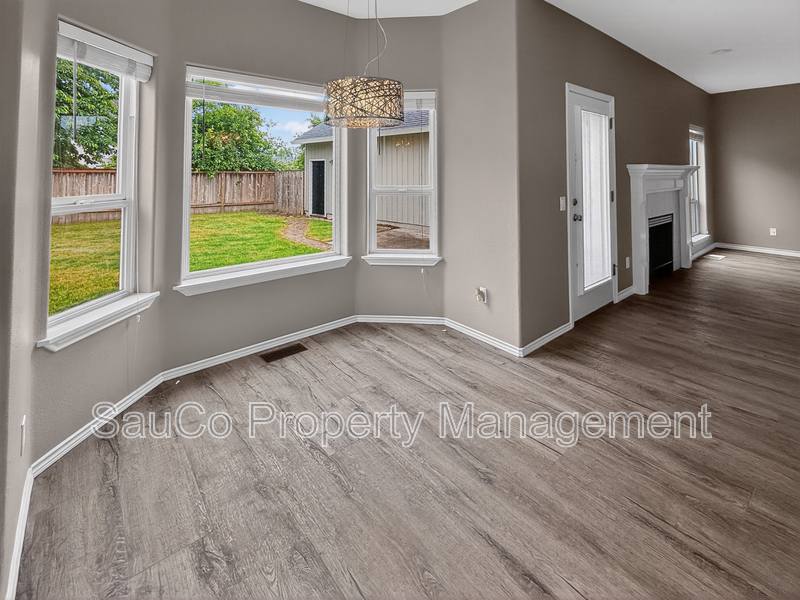 House for rent at 34333 E Columbia Ave, Scappoose, OR 97056