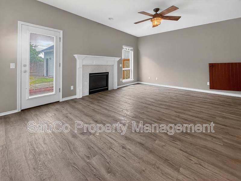 House for rent at 34333 E Columbia Ave, Scappoose, OR 97056