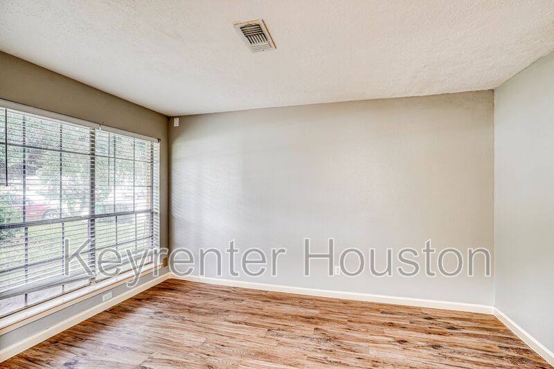 House for rent at 4419 Curly Oaks Dr, Houston, TX 77053