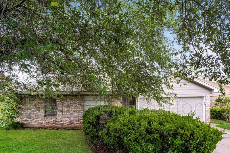 House for rent at 4419 Curly Oaks Dr, Houston, TX 77053