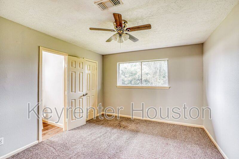 House for rent at 4419 Curly Oaks Dr, Houston, TX 77053