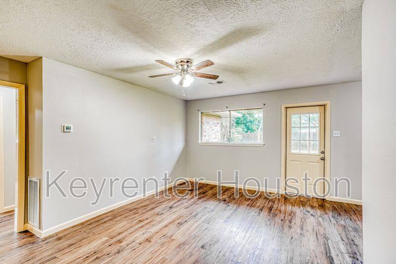 House for rent at 4419 Curly Oaks Dr, Houston, TX 77053