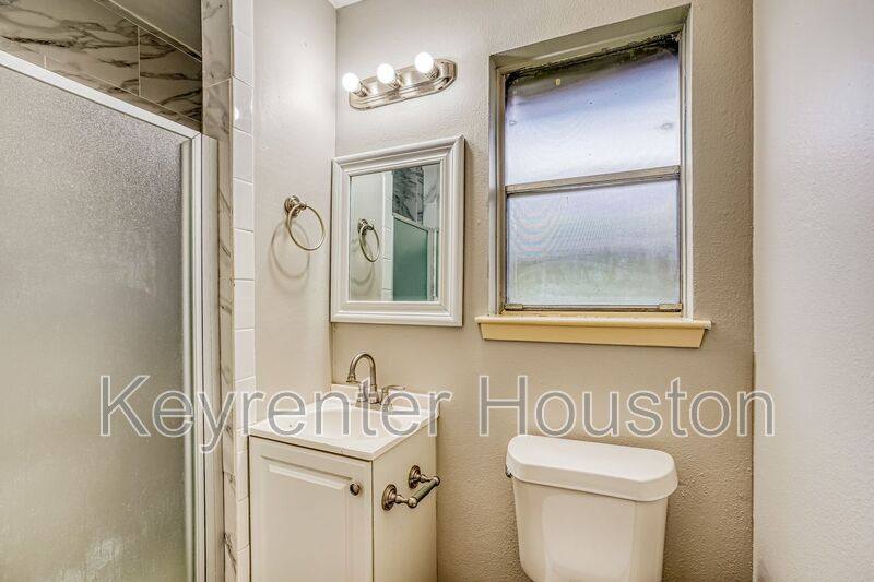 House for rent at 4419 Curly Oaks Dr, Houston, TX 77053