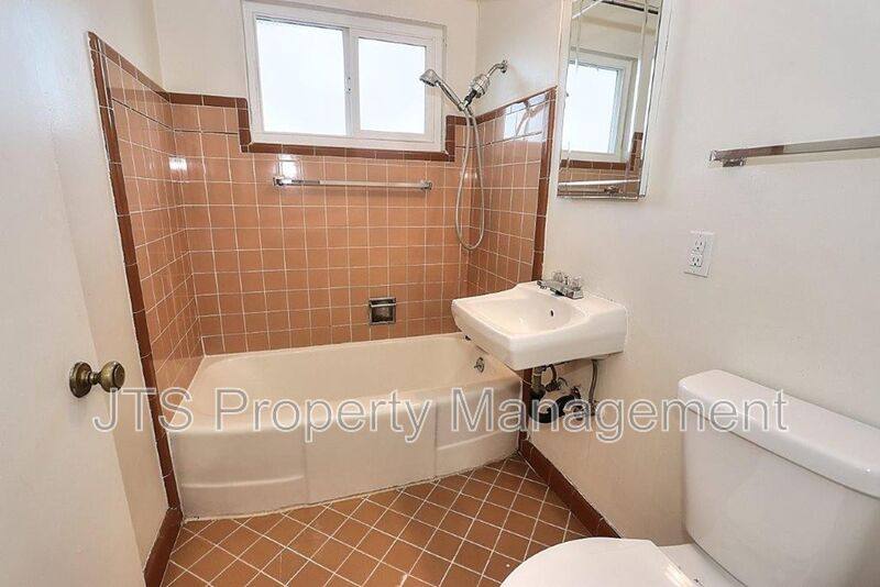 Apartment for rent at 4439 V St #5, Sacramento, CA 95817