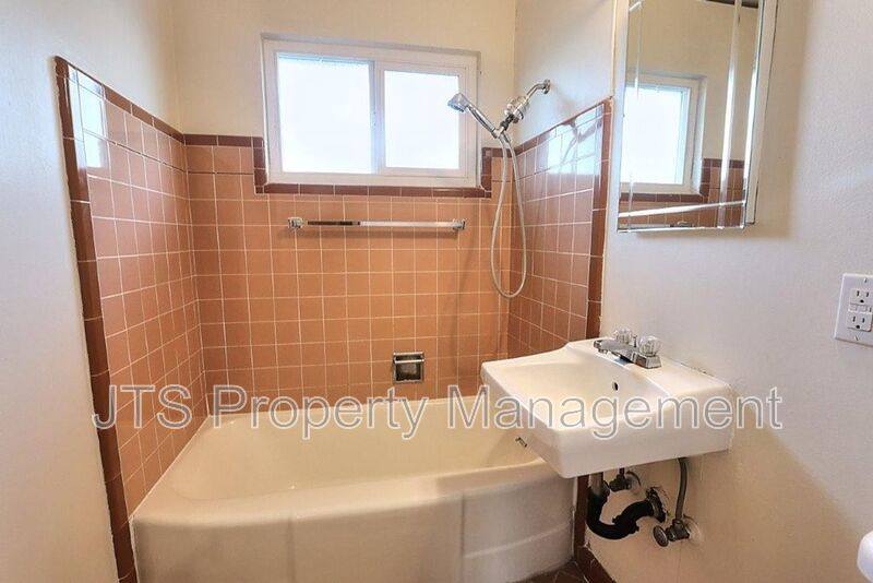 Apartment for rent at 4439 V St #5, Sacramento, CA 95817