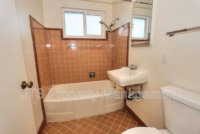 Apartment for rent at 4439 V St #5, Sacramento, CA 95817