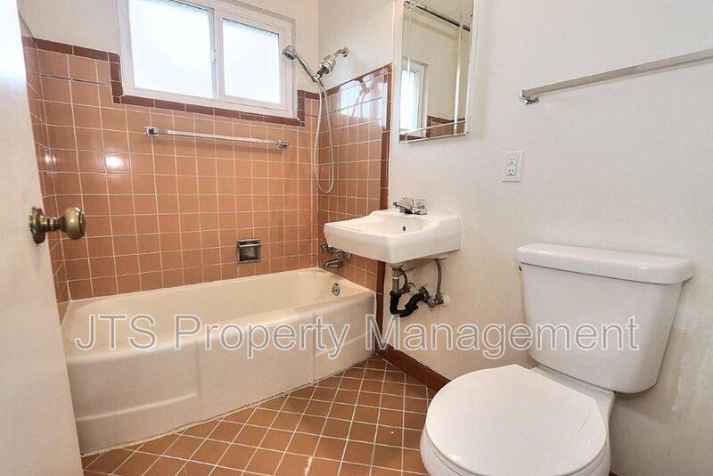 Apartment for rent at 4439 V St #5, Sacramento, CA 95817