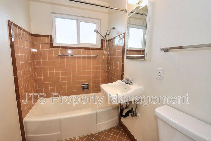 Apartment for rent at 4439 V St #5, Sacramento, CA 95817