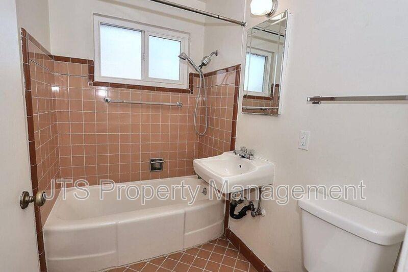 Apartment for rent at 4439 V St #5, Sacramento, CA 95817