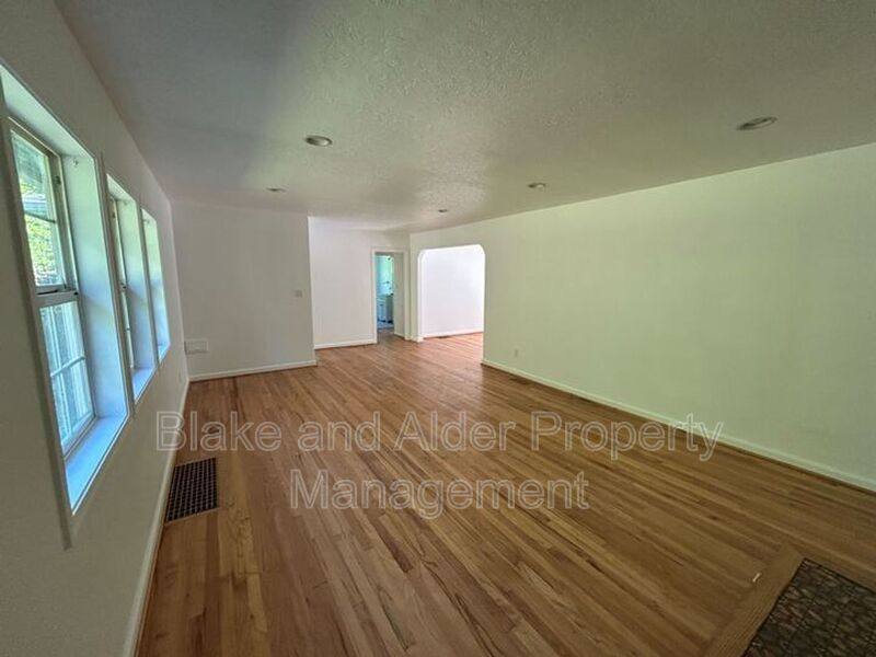 House for rent at 198 NE 157th Ave, Portland, OR 97230