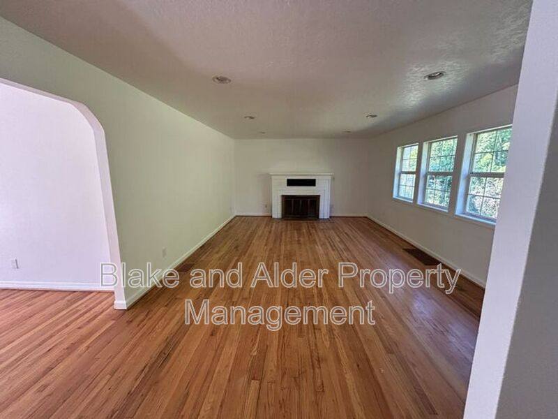 House for rent at 198 NE 157th Ave, Portland, OR 97230