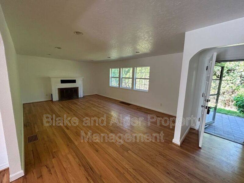 House for rent at 198 NE 157th Ave, Portland, OR 97230