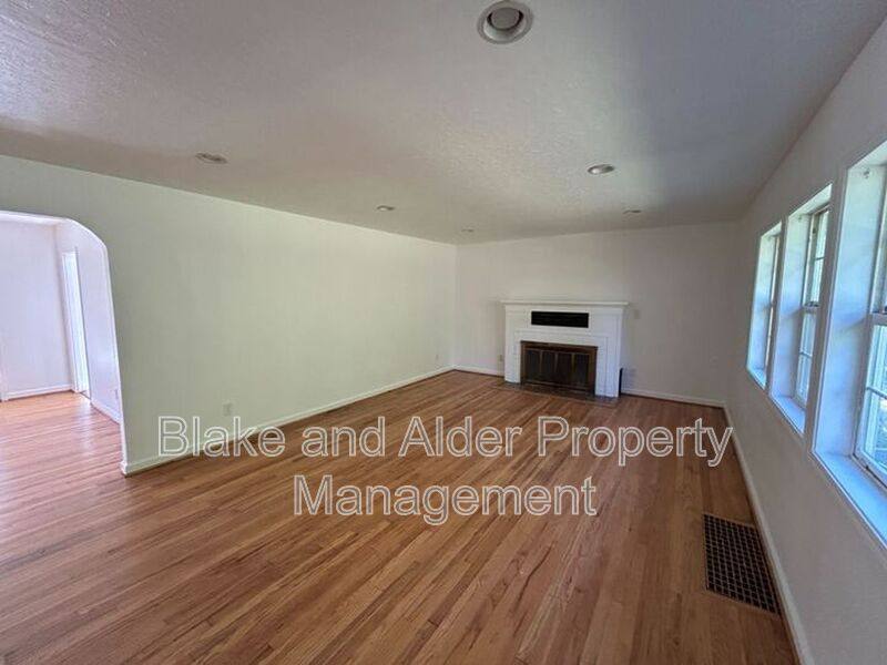 House for rent at 198 NE 157th Ave, Portland, OR 97230