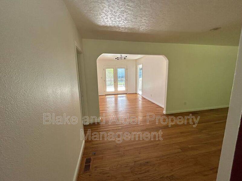 House for rent at 198 NE 157th Ave, Portland, OR 97230