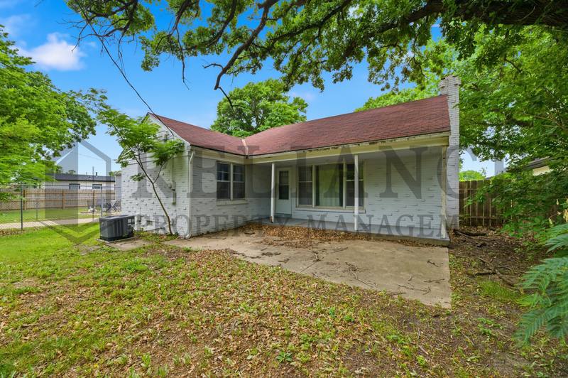 House for rent at 1458 N Old Manor Rd, Wichita, KS 67208