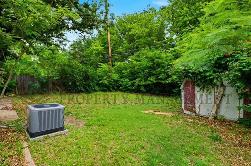 House for rent at 1458 N Old Manor Rd, Wichita, KS 67208