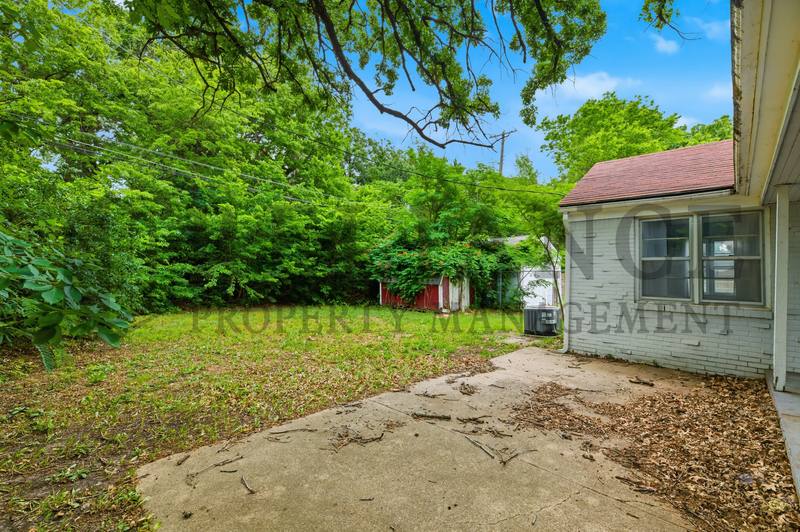 House for rent at 1458 N Old Manor Rd, Wichita, KS 67208