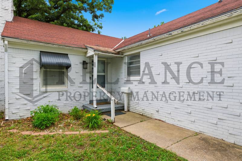 House for rent at 1458 N Old Manor Rd, Wichita, KS 67208