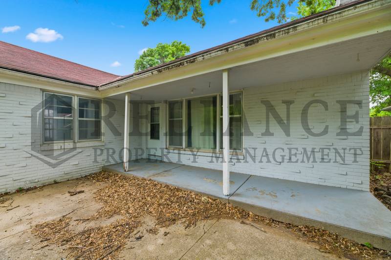 House for rent at 1458 N Old Manor Rd, Wichita, KS 67208