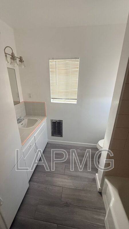 House for rent at 4433 Hazeltine Ave #4433 1 2, Sherman Oaks, CA 91423