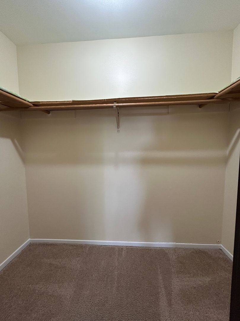 Apartment for rent at 1077 Dickens Way, Schaumburg, IL 60193