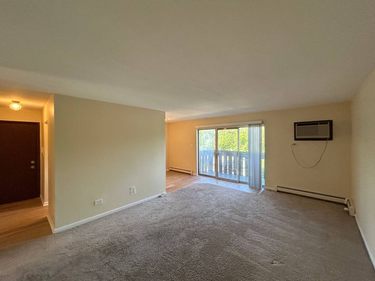 Apartment for rent at 1077 Dickens Way, Schaumburg, IL 60193