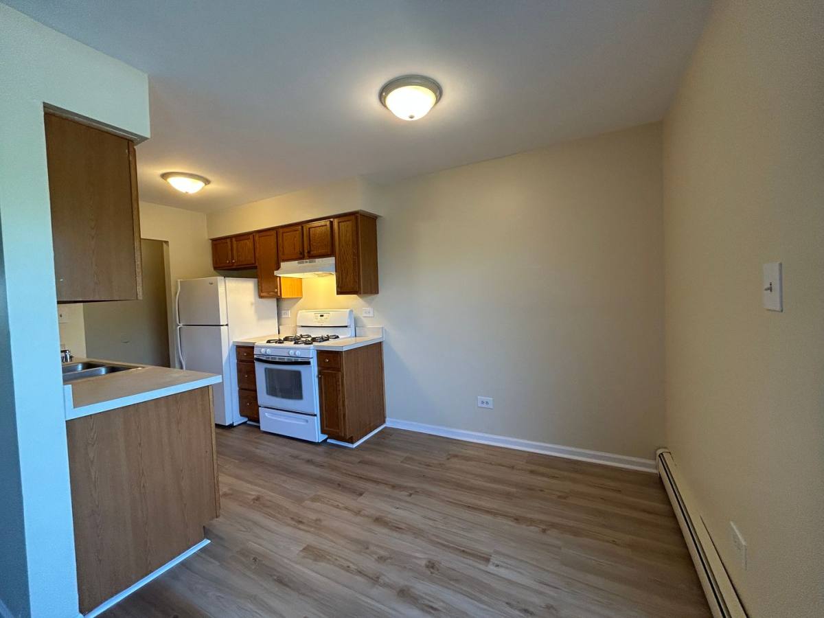 Apartment for rent at 1077 Dickens Way, Schaumburg, IL 60193