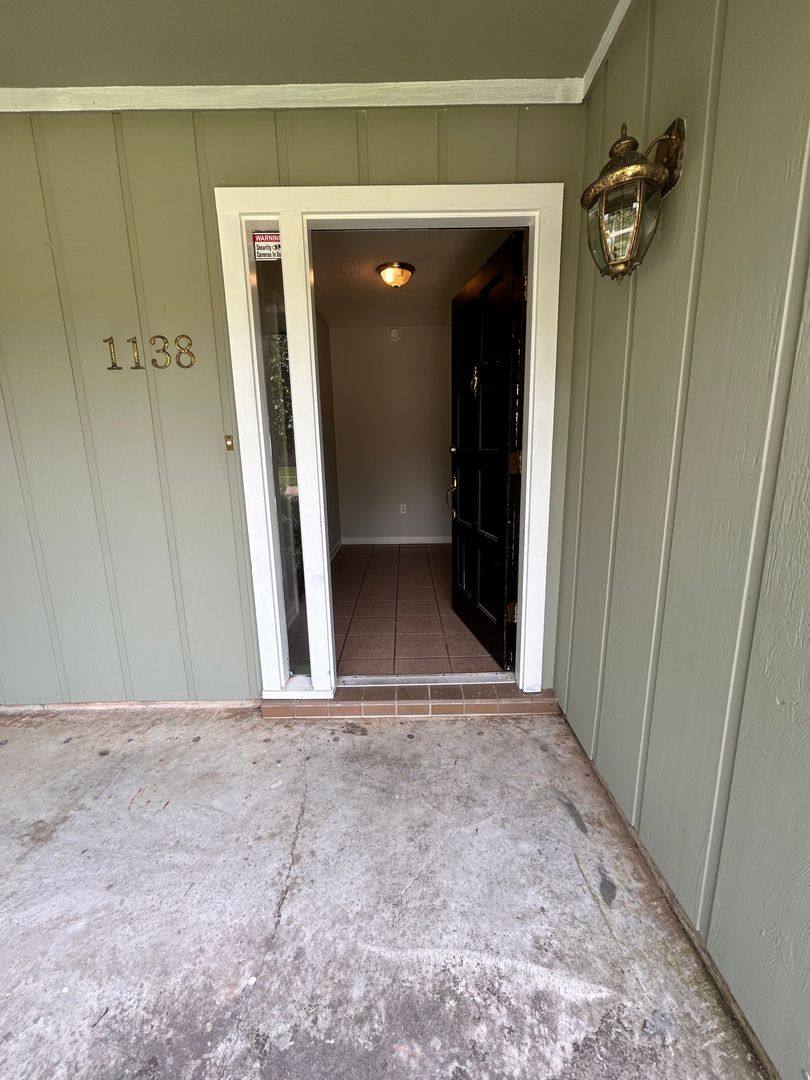 House for rent at 1138 Brookhollow Dr, Baton Rouge, LA 70810