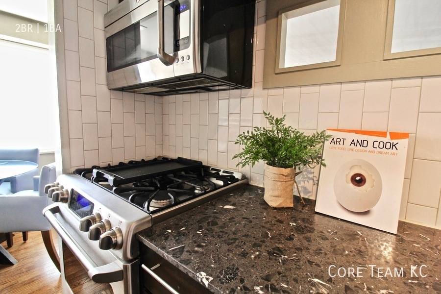 Apartment for rent at 1020 W 44th St, Kansas City, MO 64111