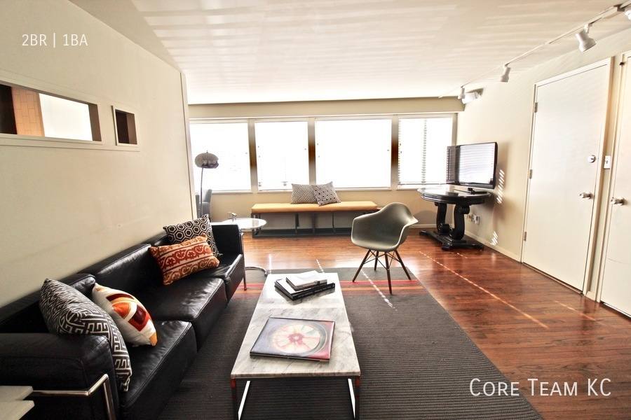 Apartment for rent at 1020 W 44th St, Kansas City, MO 64111