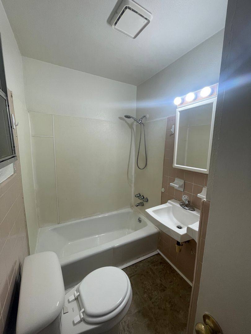 Apartment for rent at 2412-B Airport Dr, Athens, GA 30605