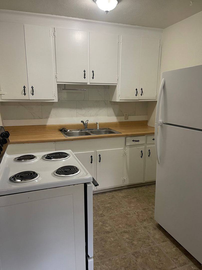 Apartment for rent at 2412-B Airport Dr, Athens, GA 30605