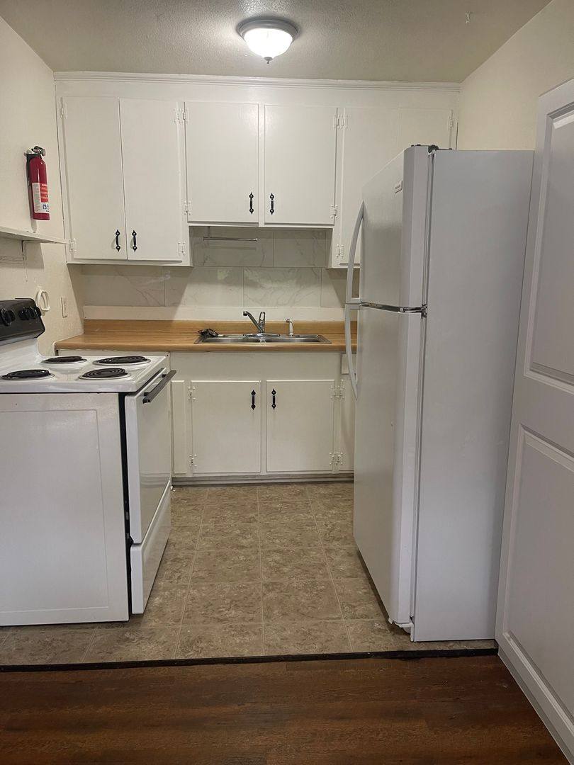 Apartment for rent at 2412-B Airport Dr, Athens, GA 30605