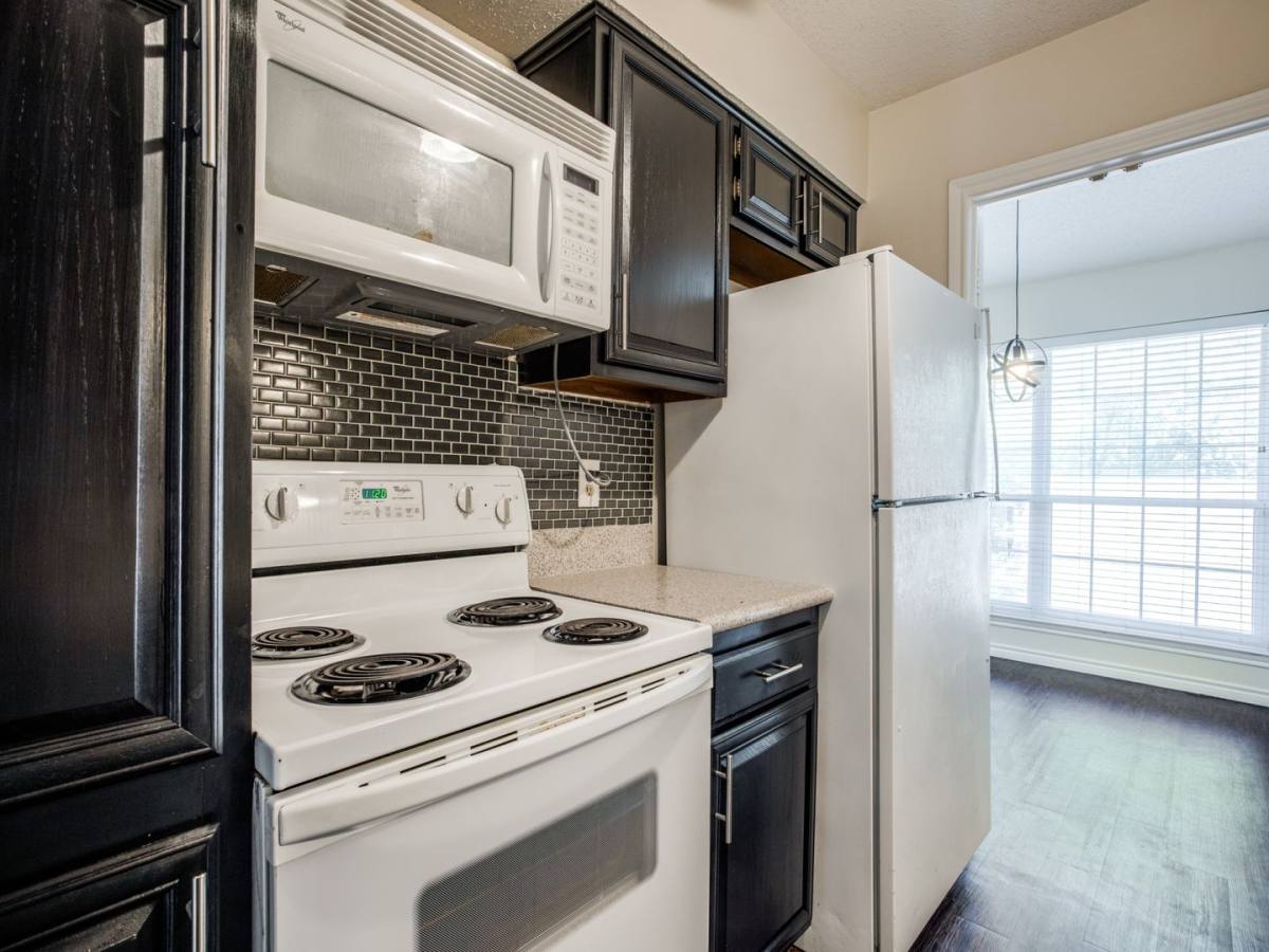 Condo for rent at 8550 Fair Oaks Crossing, Dallas, TX 75243