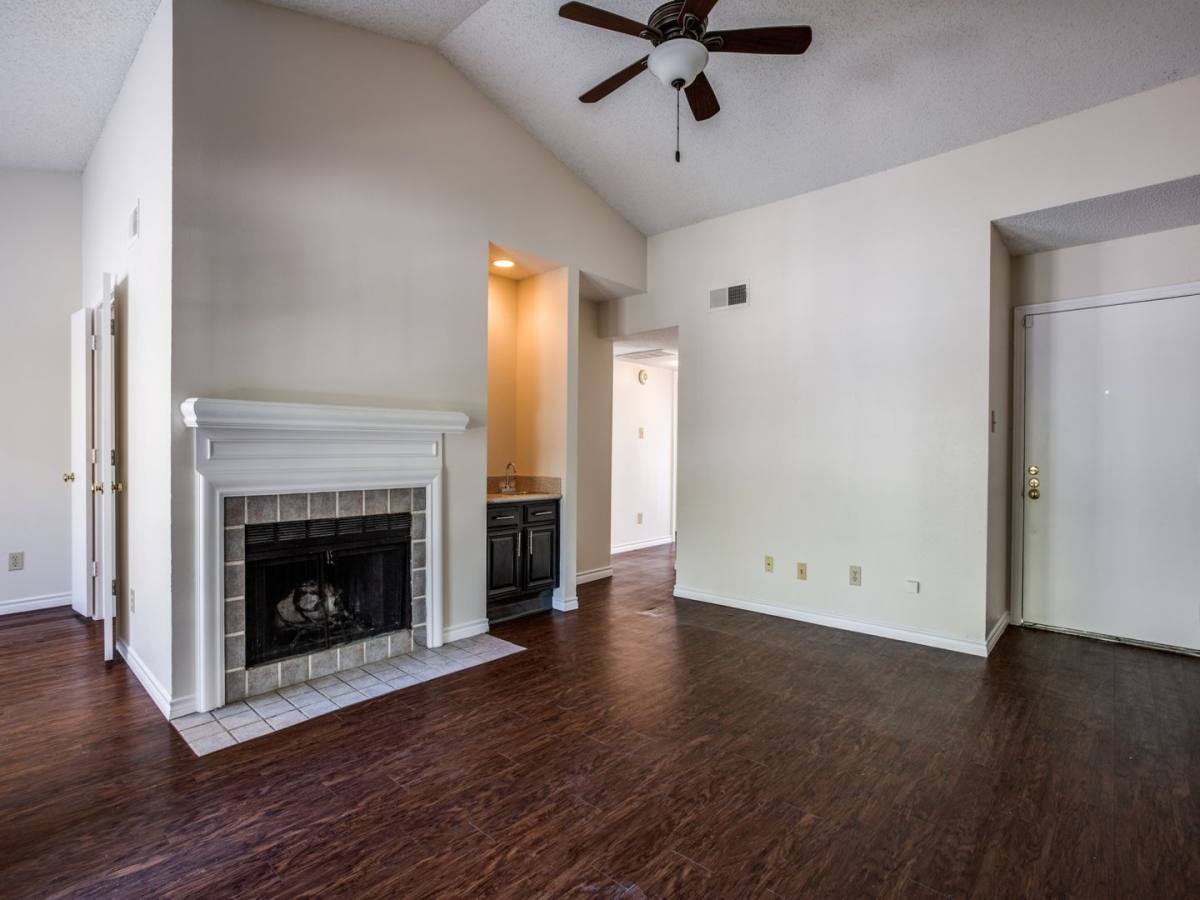 Condo for rent at 8550 Fair Oaks Crossing, Dallas, TX 75243