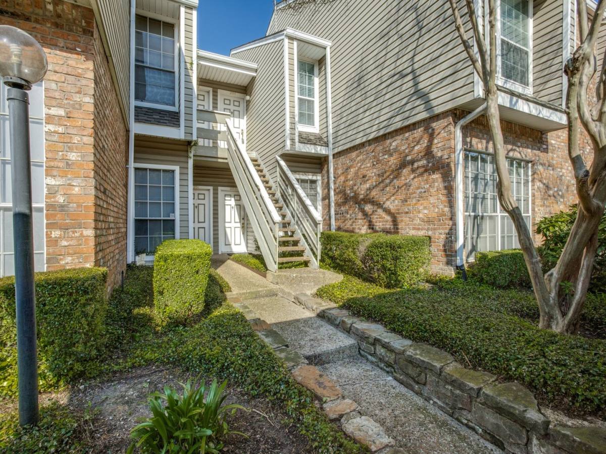 Condo for rent at 8550 Fair Oaks Crossing, Dallas, TX 75243