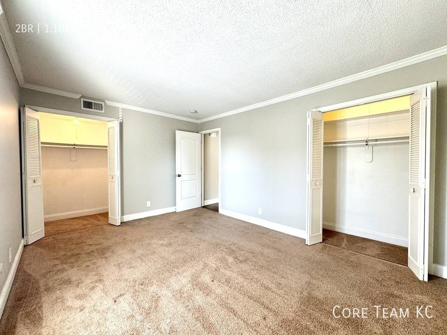 Townhouse for rent at 4427 Holly St #C, Kansas City, MO 64111