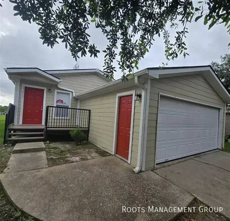 Apartment for rent at 15871 Clarke Springs Dr #15871C, Houston, TX 77053