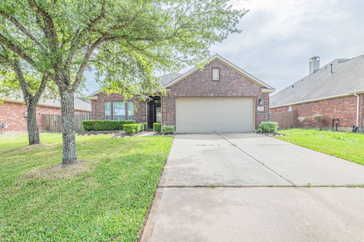 House for rent at 3318 Cactus Heights Lane, Pearland, TX 77581