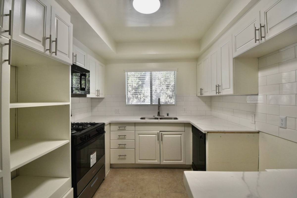 Apartment for rent at 14706 Dickens St, Sherman Oaks, CA 91403