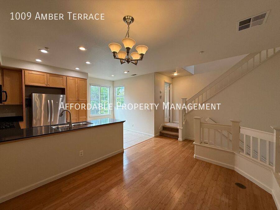 Townhouse for rent at 1009 Amber Terrace, Union City, CA 94587