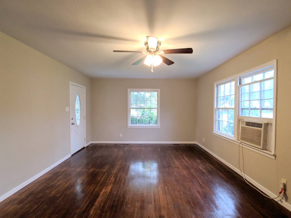 Apartment for rent at 128 7th Ave N, Texas City, TX 77590