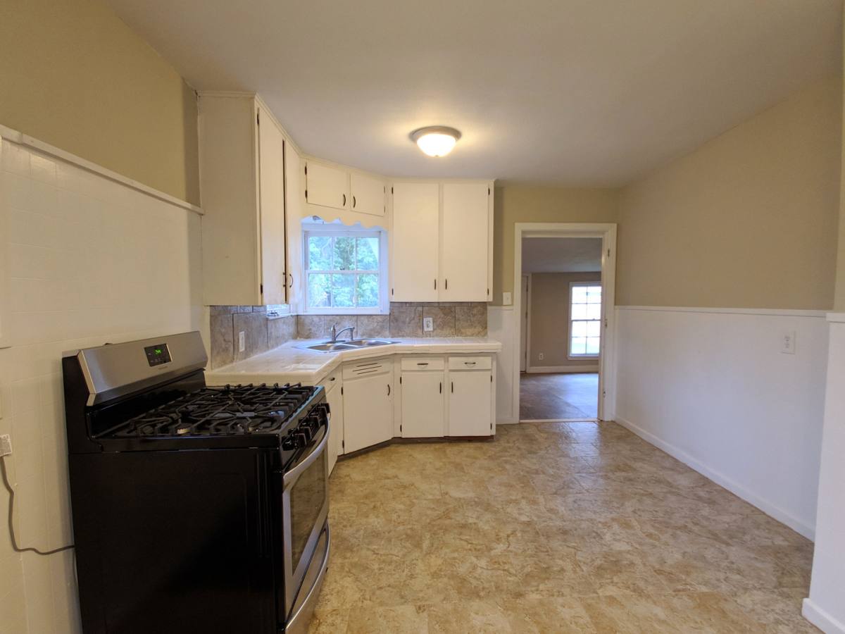 Apartment for rent at 128 7th Ave N, Texas City, TX 77590