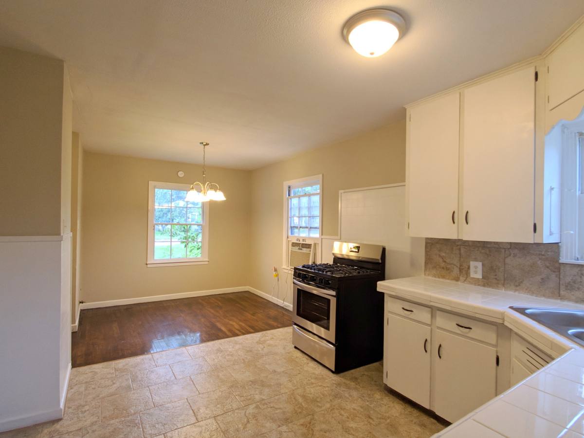 Apartment for rent at 128 7th Ave N, Texas City, TX 77590