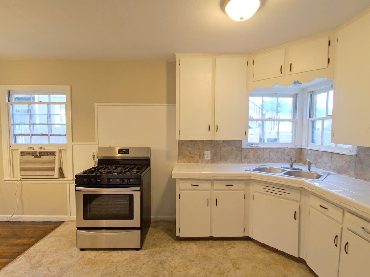 Apartment for rent at 128 7th Ave N, Texas City, TX 77590