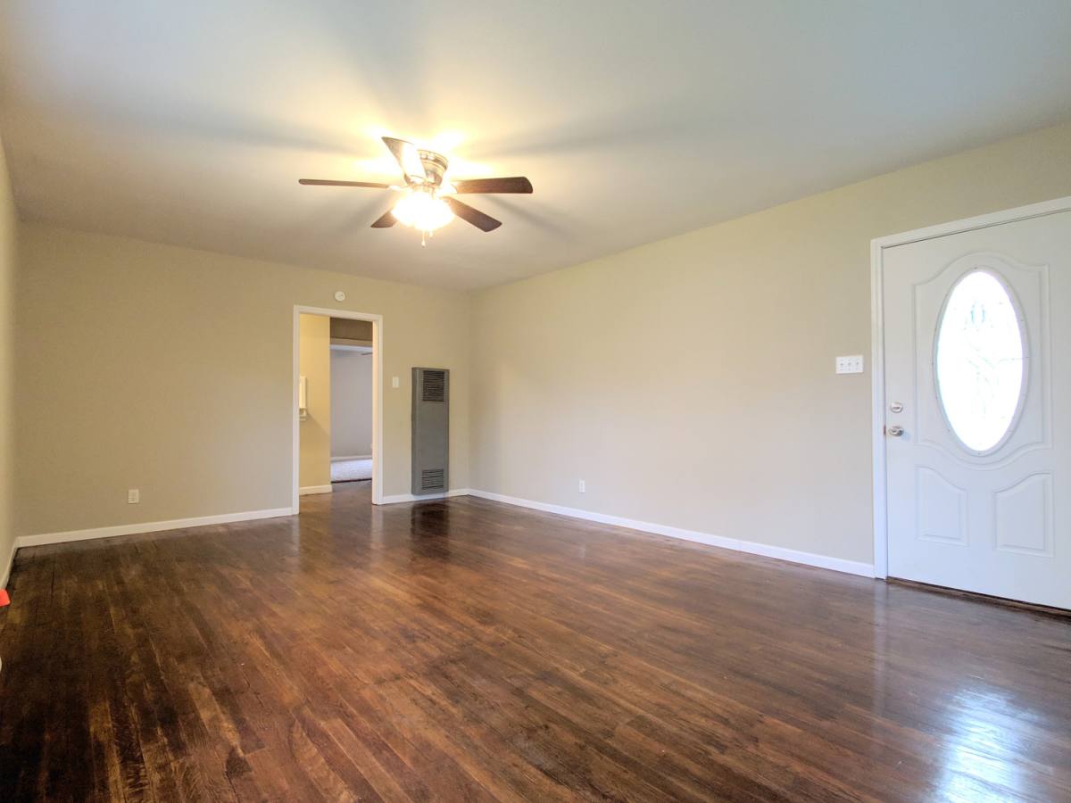 Apartment for rent at 128 7th Ave N, Texas City, TX 77590