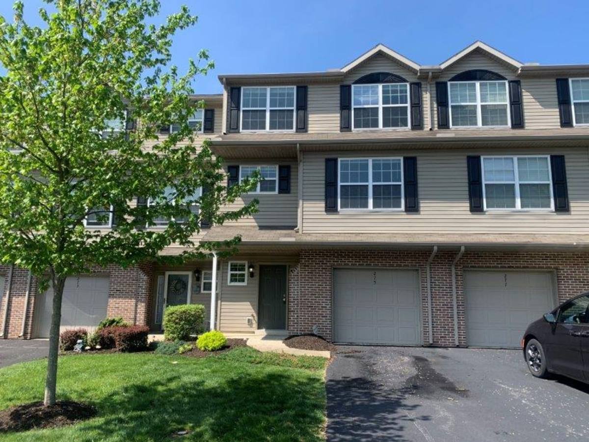 Townhouse for rent at 275 Thrush Dr, Hummelstown, PA 17036